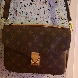 Louis Vuitton  crossbody